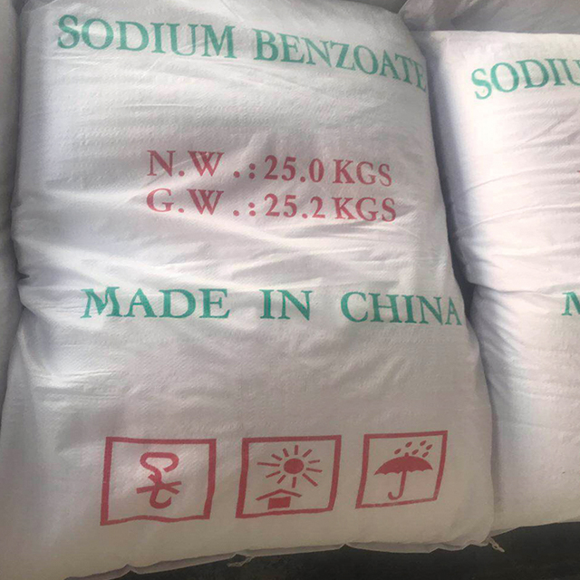 Utilisation de benzoate de sodium sorbate de potassium c7h5nao2 prix en poudre sans danger comme conservateur dans les produits alimentaires en jus